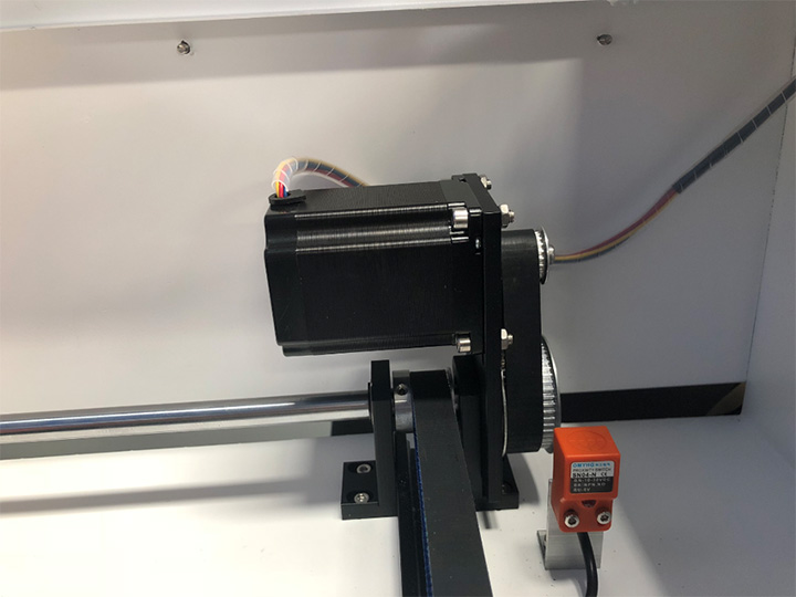 臺式激光切割機的步進(jìn)電機