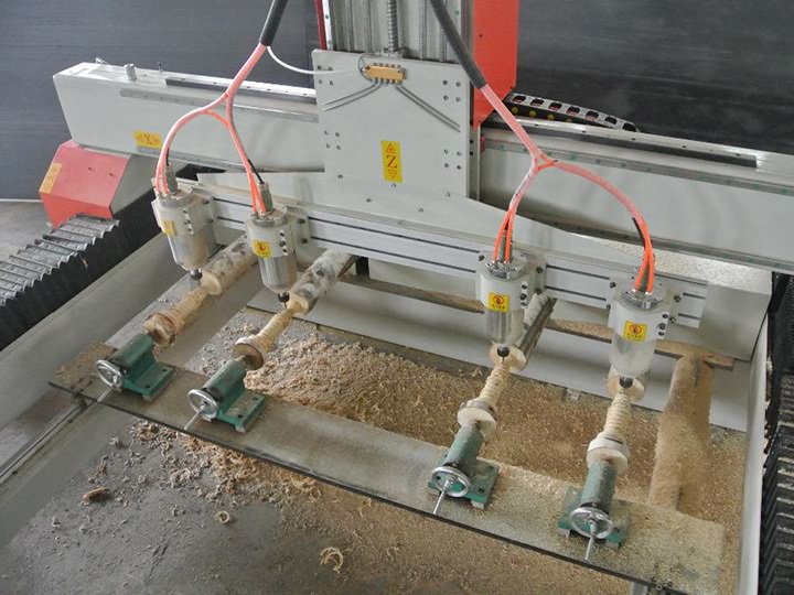 經(jīng)濟(jì)實惠的3D數(shù)控雕刻機(jī)帶有多個第四旋轉(zhuǎn)軸