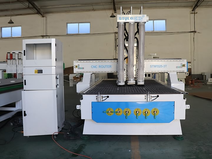 出售三軸數(shù)控木材銑削和切割機(jī)