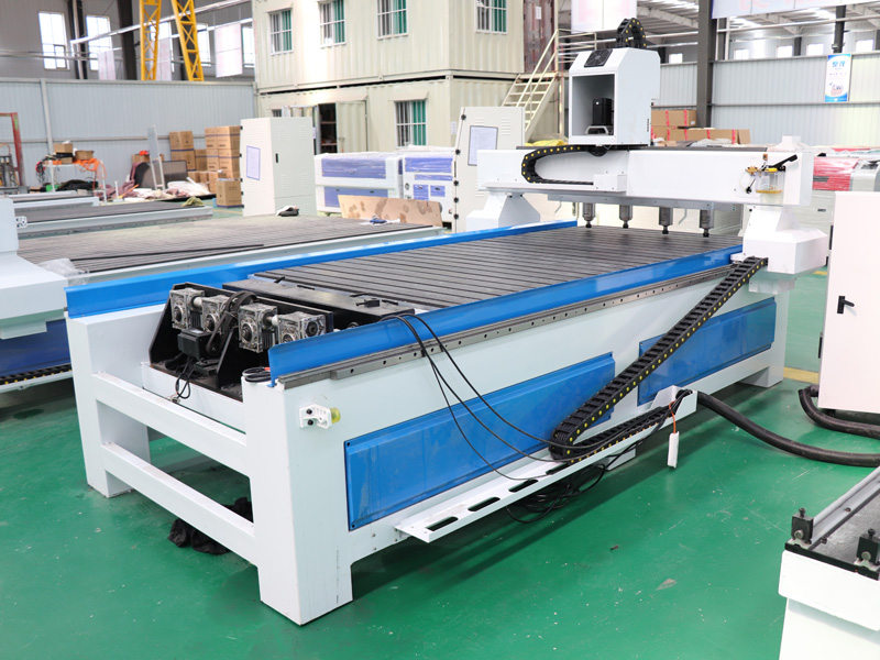 多頭四軸旋轉3D數(shù)控木雕機