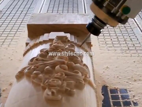 帶自動換刀裝置的四軸自動換刀數(shù)控雕刻刻機(jī)