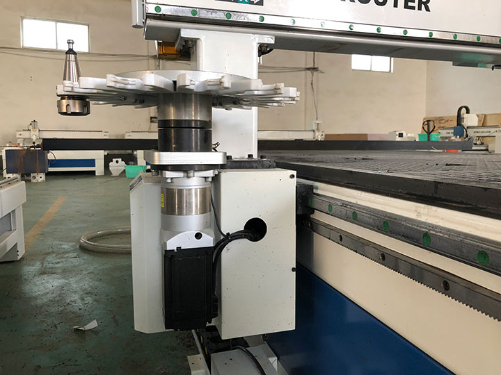 用于家具制造的專業(yè)數(shù)控木雕機