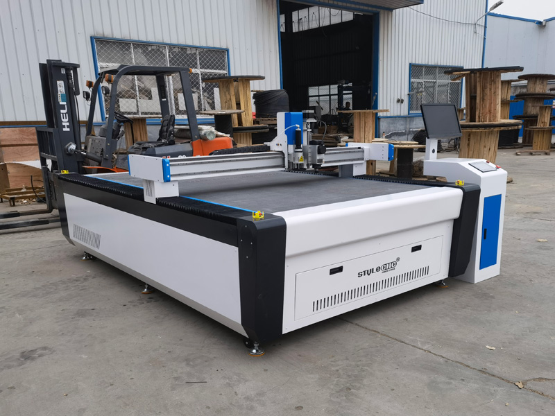 帶氣動刀的自動數(shù)控墊片切割機(jī)