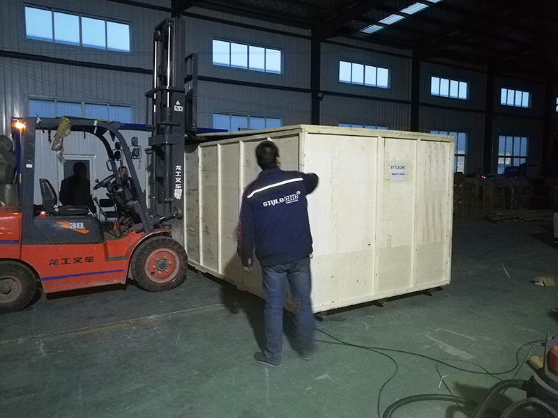 數(shù)控等離子管切割機(jī)包裝