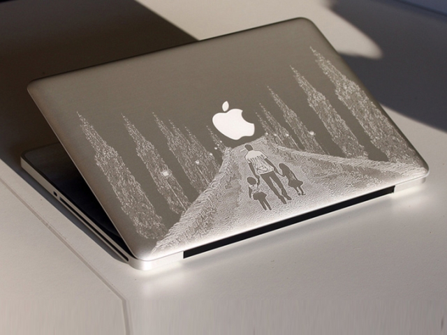 用于筆記本電腦打印的 MOPA 光纖激光打標(biāo)機