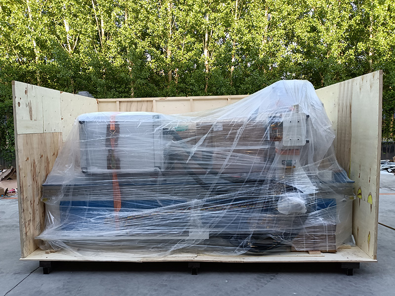 自動換刀數(shù)控雕刻機(jī)的包裝