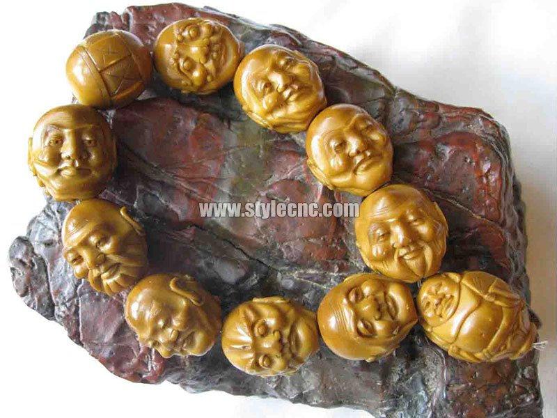 使用數(shù)控雕刻機(jī)進(jìn)行橄欖核雕刻