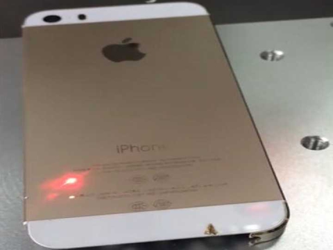 20W MOPA 光纖激光在 iPhone 后蓋上打標 IMEI