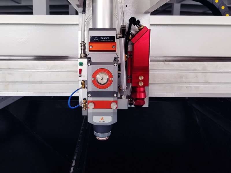 光纖 ＆ CO2 金屬和非金屬混合激光切割機(jī)