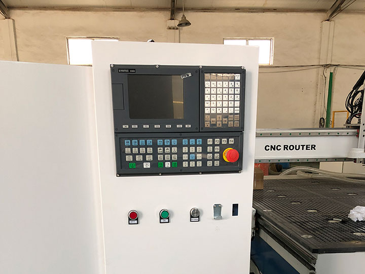 SYNTEC 系統(tǒng)及配件，適用于帶盤式自動換刀系統(tǒng)的數(shù)控木雕機