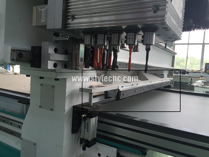 帶自動(dòng)排版軟件的定制家具數(shù)控雕刻機(jī)