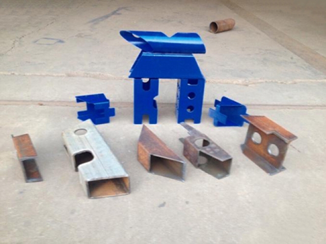 用于方形和圓形管切割項目的數(shù)控等離子切割機 用于方形和圓形管切割項目的數(shù)控等離子切割機