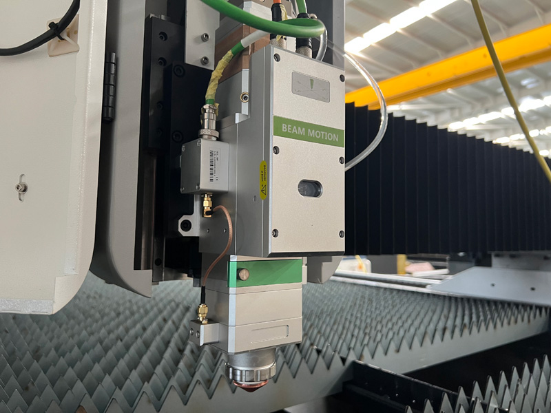 經(jīng)濟款全尺寸光纖激光切板機低價出售