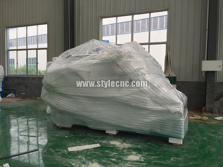 全自動(dòng)嵌套數(shù)控雕刻機(jī)的內(nèi)部包裝