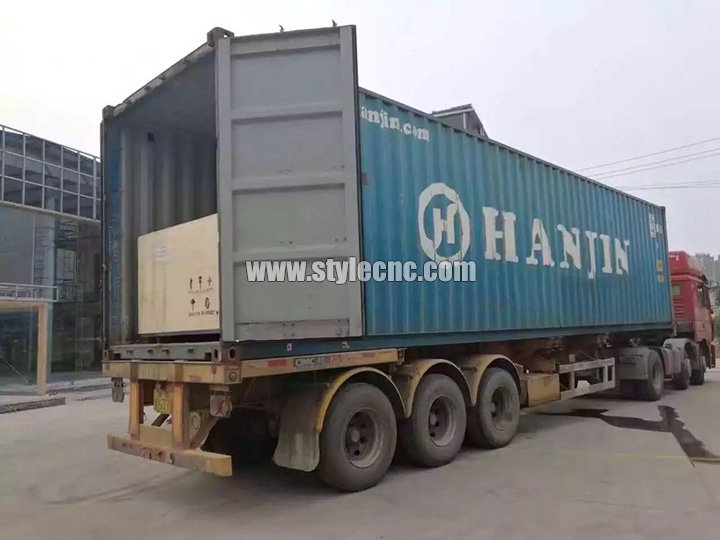 全自動(dòng)套料數(shù)控銑床裝入集裝箱