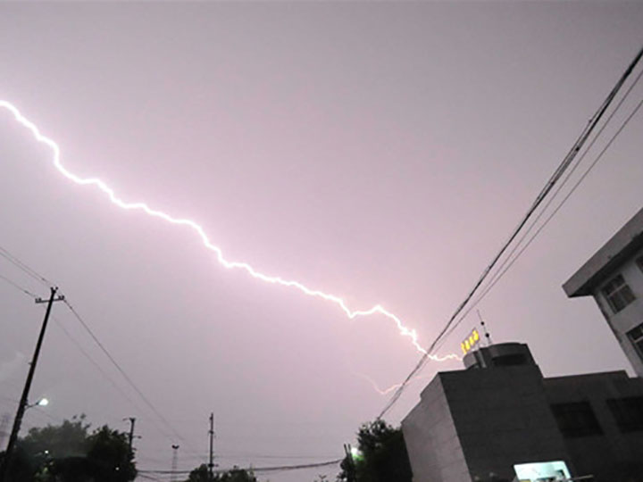 雷雨天數(shù)控雕刻機(jī)需要做好哪些防護(hù)工作？