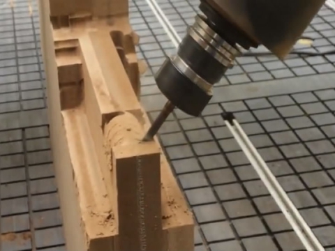 帶換刀裝置的四軸木工數(shù)控雕刻機(jī)