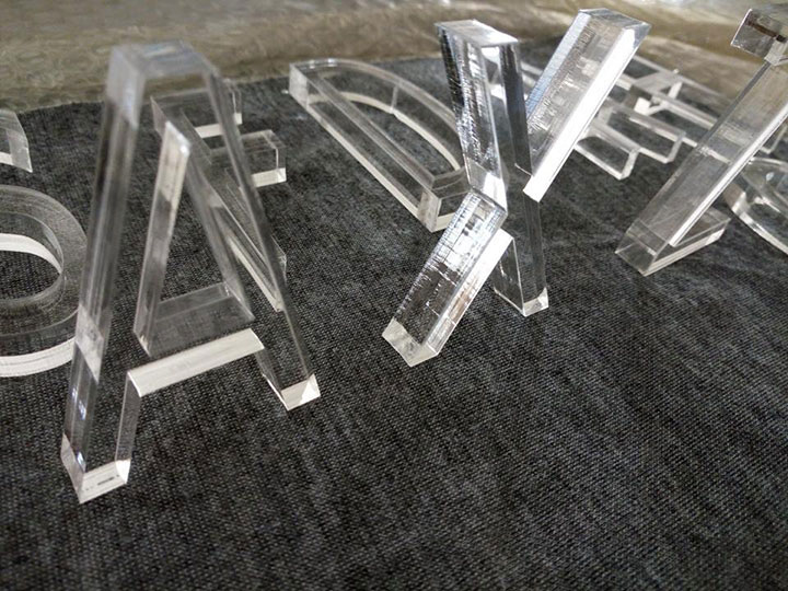 最佳預(yù)算 CO2 適用于金屬、丙烯酸、木材的激光切割機(jī)