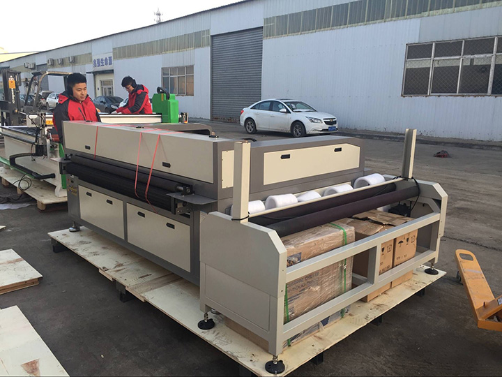 自動(dòng)送料布料激光切割機(jī)
