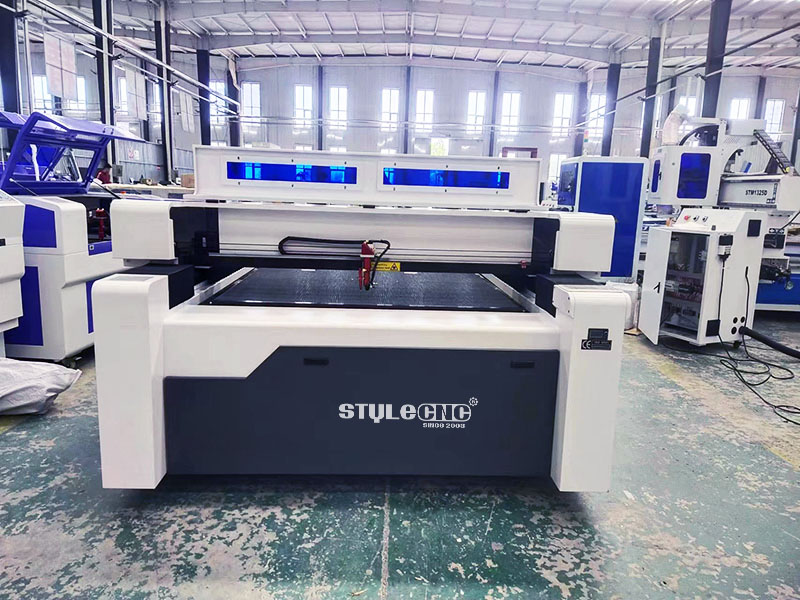 實(shí)惠價(jià)格 4x8 激光皮革切割機(jī)