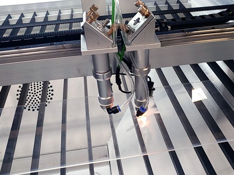 雙頭 CO2 紙張和紙板激光切割機