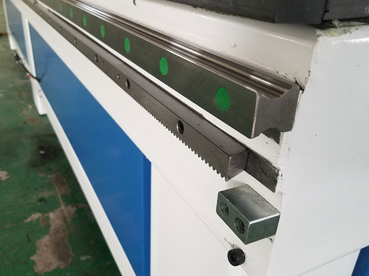 自動換刀木工數(shù)控加工中心