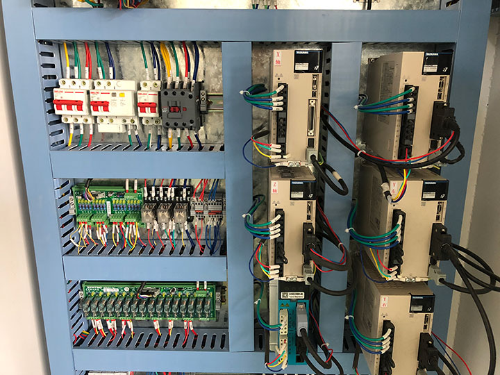 自動換刀木工數(shù)控加工中心