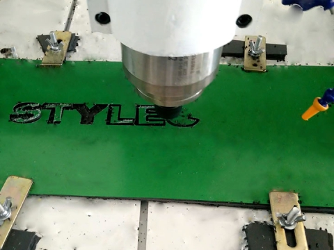 小型業(yè)余愛好數控銑床切割鋁板 小型業(yè)余愛好數控銑床切割鋁板