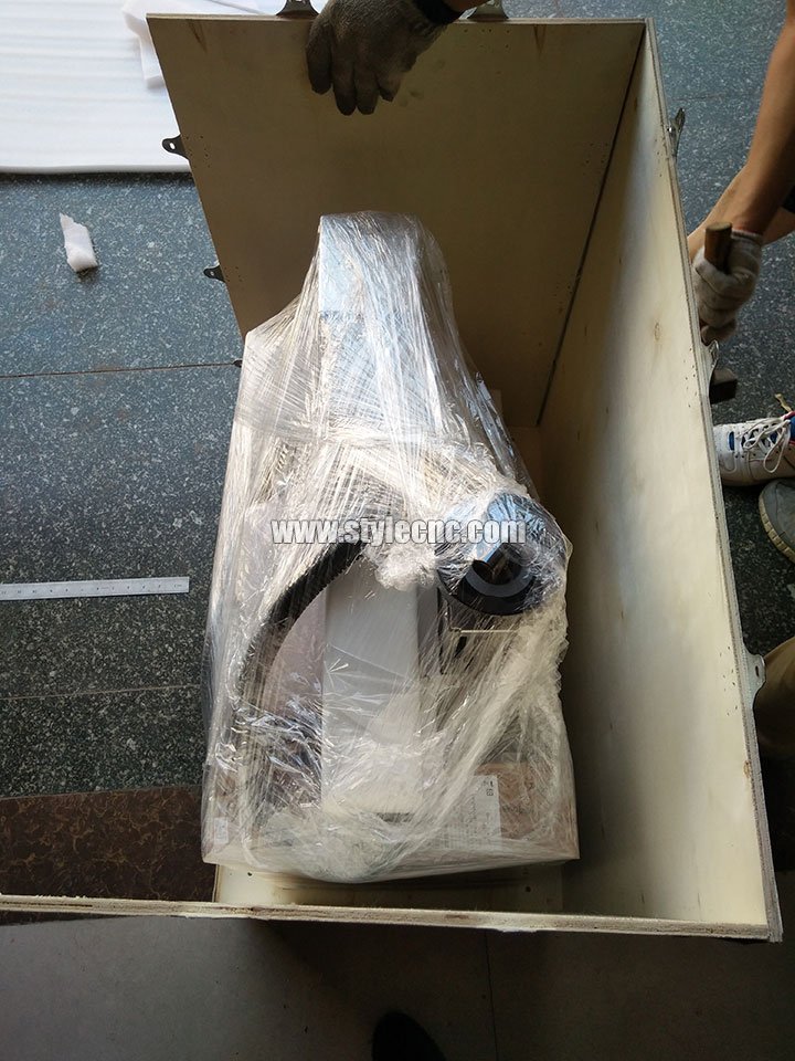 20W MOPA光纖激光打標(biāo)機(jī)發(fā)往美國