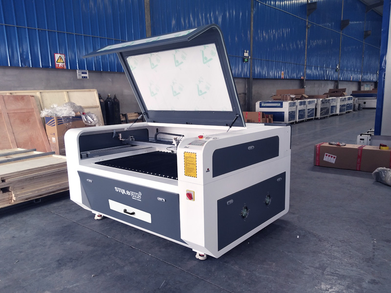 STJ1390 哥倫比亞的激光切割雕刻機(jī)