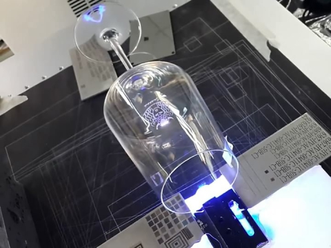 用于玻璃蝕刻的紫外激光雕刻機(jī) 用于玻璃蝕刻的紫外激光雕刻機(jī)