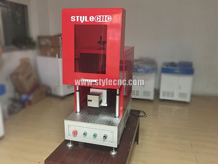 帶保護(hù)罩的光纖激光打標(biāo)機(jī)