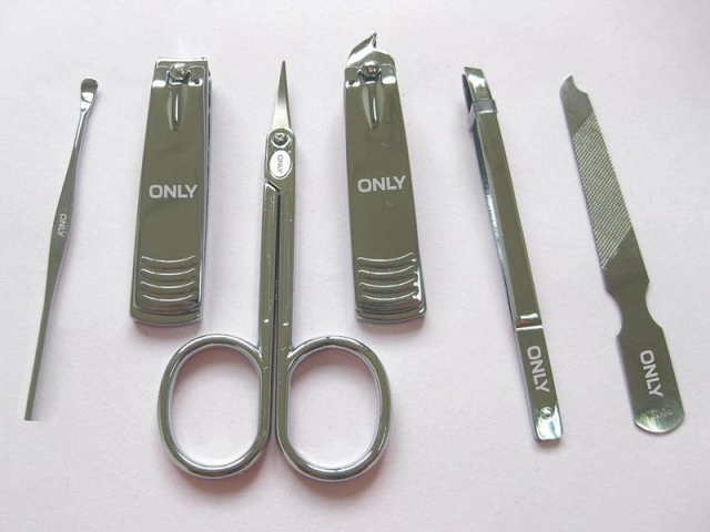 適用于金屬標(biāo)牌、工藝品、藝術(shù)品、工具的光纖激光雕刻機(jī)