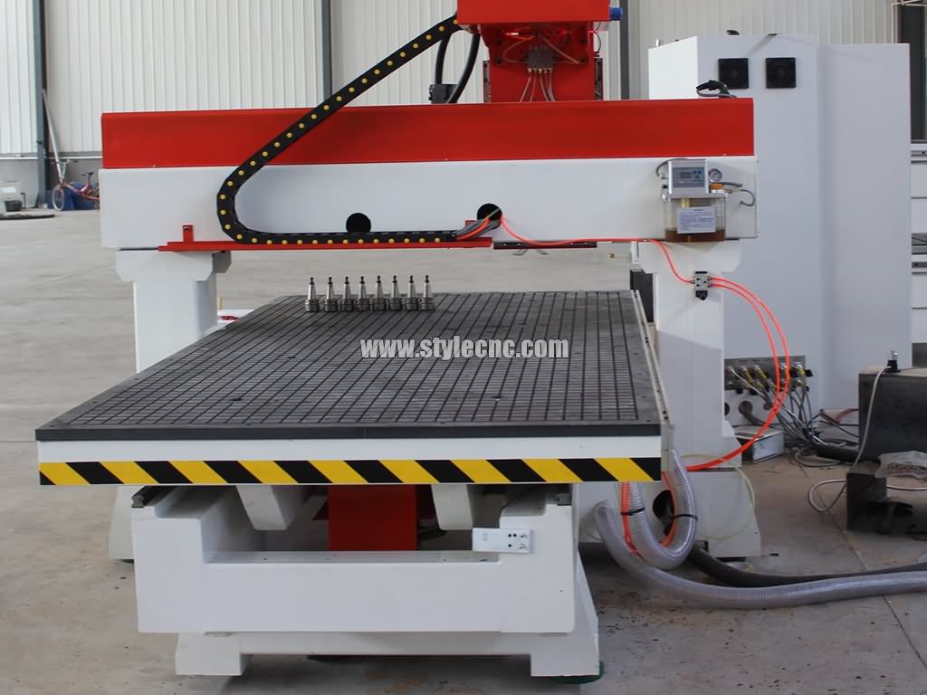 帶移動工作臺的數(shù)控雕刻機