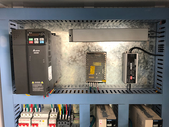 CNC木工加工中心臺(tái)達(dá)變頻器 CNC木工加工中心臺(tái)達(dá)變頻器