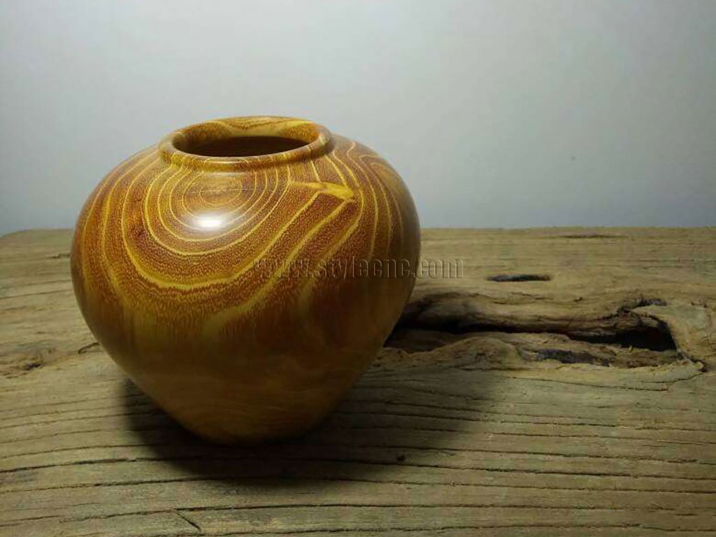 采用數(shù)控木工車(chē)床進(jìn)行 Cudrania Tricuspidata 木制罐和罐子車(chē)削項(xiàng)目