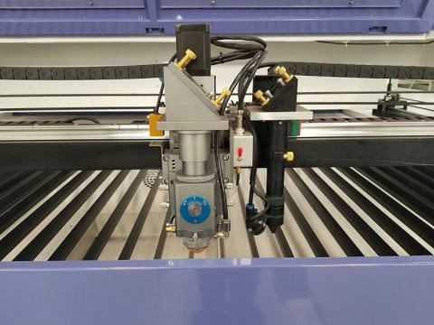 金屬和非金屬雙頭激光雕刻機(jī) 金屬和非金屬雙頭激光雕刻機(jī)