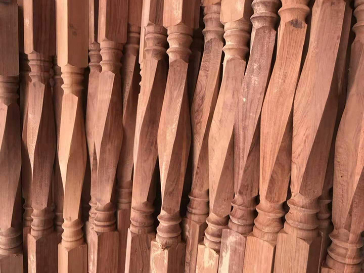 數(shù)控木工車(chē)床加工的椅腿