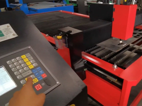 如何使用數(shù)控等離子切割機(jī)進(jìn)行金屬板制造？