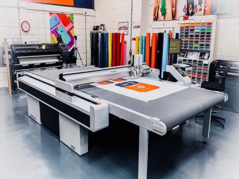 用于印刷、廣告、營(yíng)銷(xiāo)的數(shù)字平板切割機(jī)