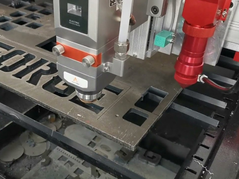 CO2 和光纖組合激光切割機，適用于金屬和木材