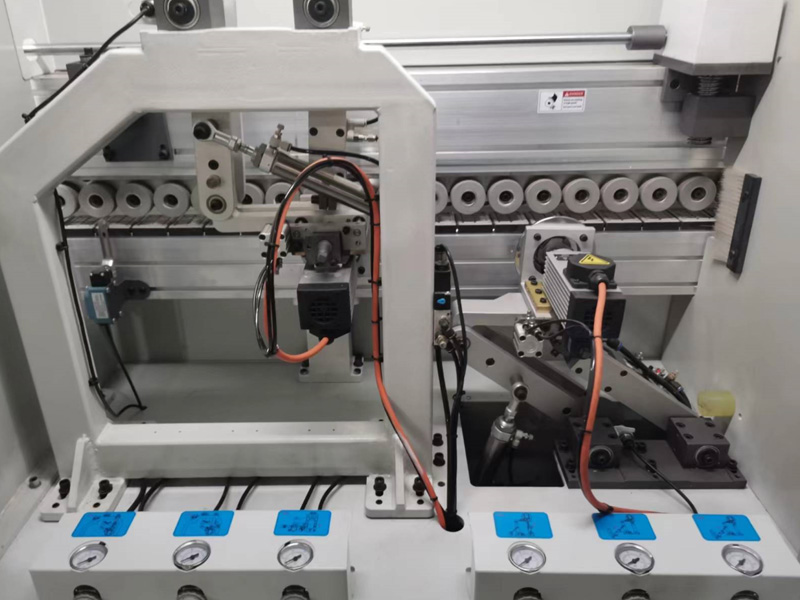 使用封邊機(jī)進(jìn)行圓角處理