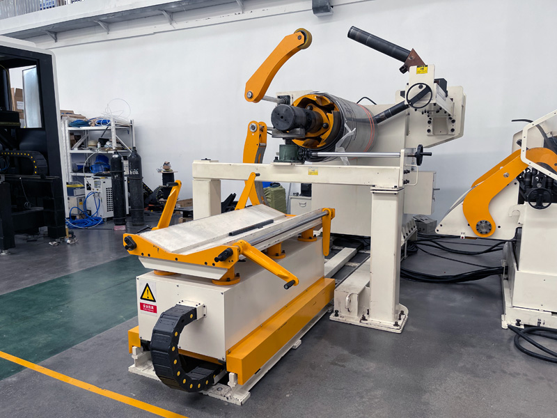 自動(dòng)開卷機(jī)