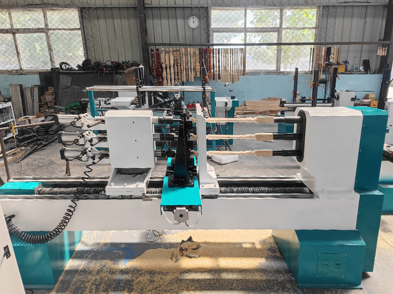 用于木材車削的自動(dòng)數(shù)控仿形車床