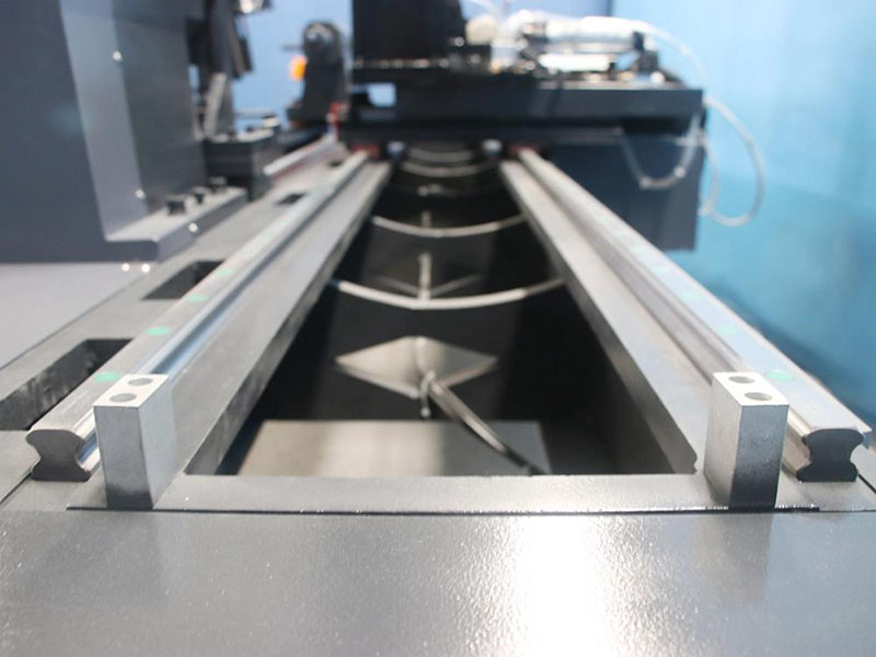 堅固的床結(jié)構(gòu)，穩(wěn)定性極佳