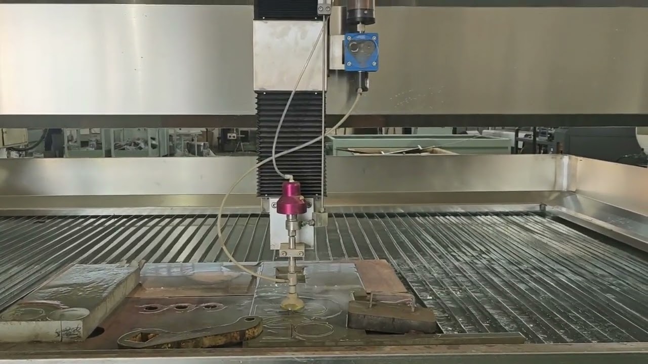 滿足各種需求的工業(yè)數(shù)控水刀切割機 滿足各種需求的工業(yè)數(shù)控水刀切割機