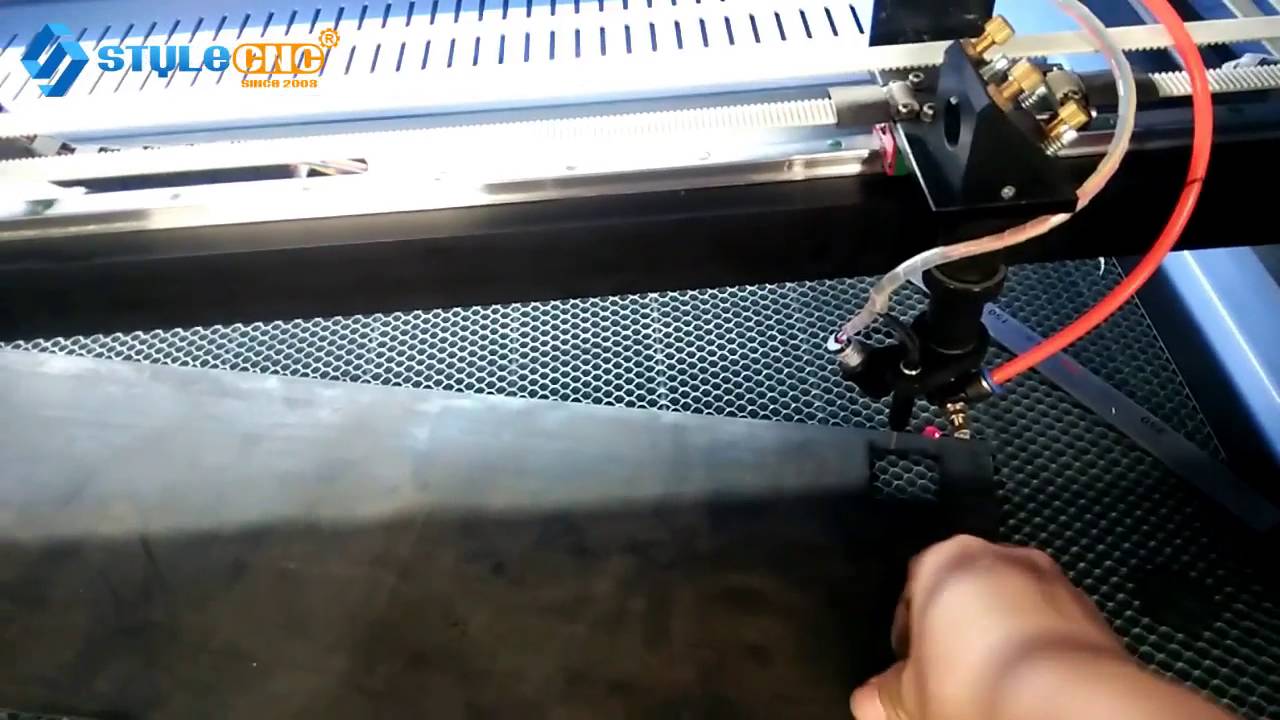 STJ9060 適合小型企業(yè)的激光墊片切割機(jī) STJ9060 適合小型企業(yè)的激光墊片切割機(jī)