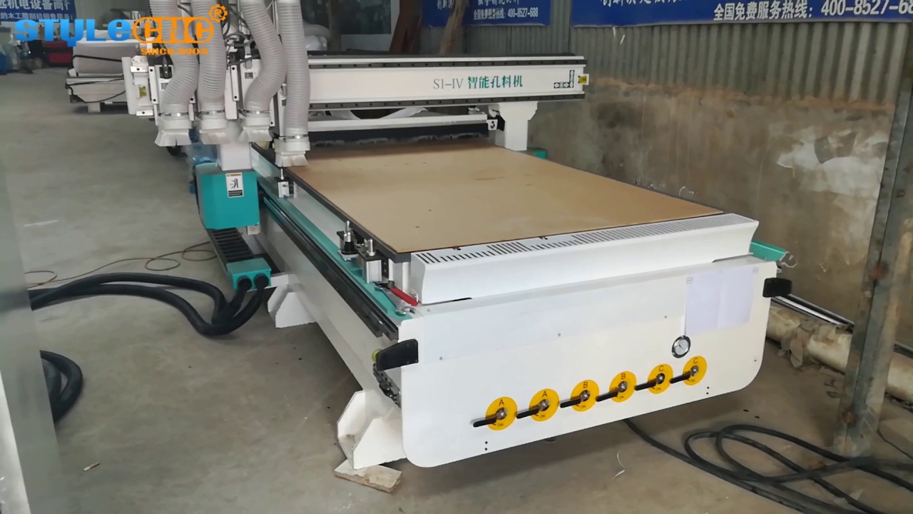 帶氣動(dòng)換刀裝置的自動(dòng)換刀木工數(shù)控雕刻機(jī)