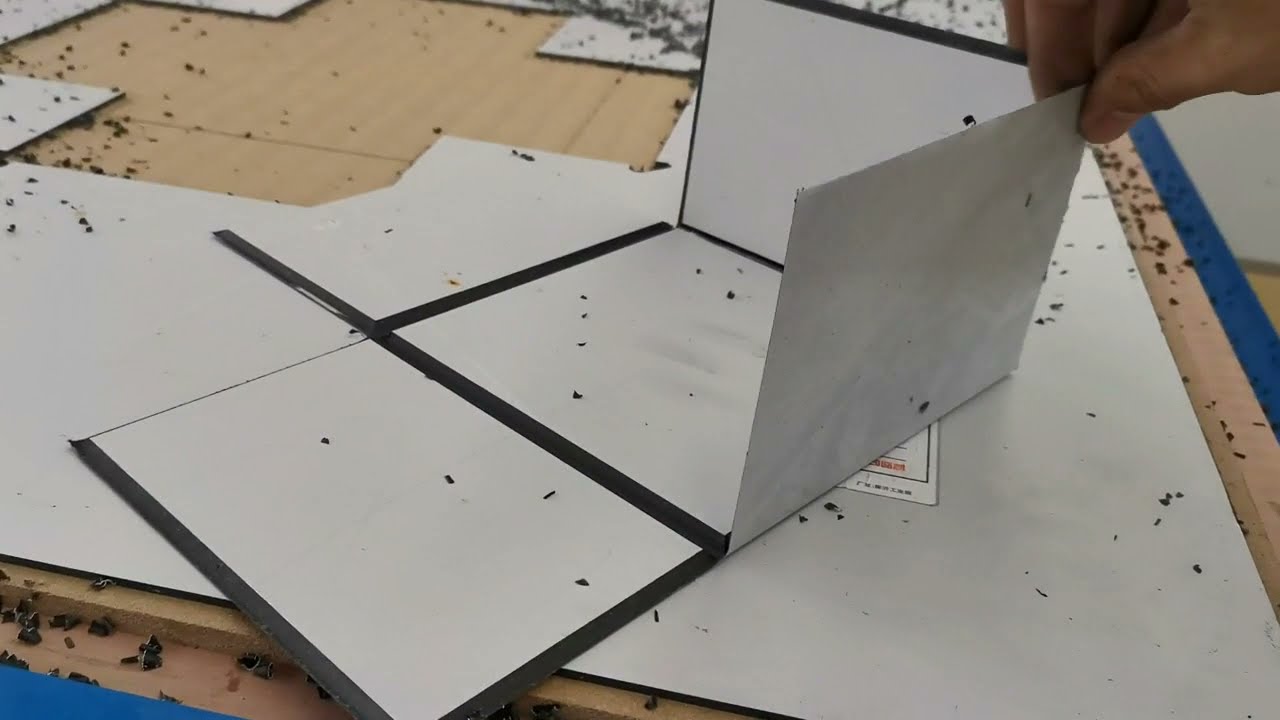 自動(dòng)換刀數(shù)控雕刻刻機(jī)切割鋁塑復(fù)合板