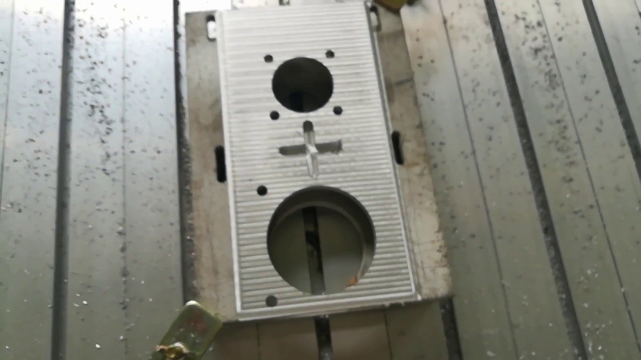 用于定制鋁加工部件的數(shù)控雕刻機(jī)